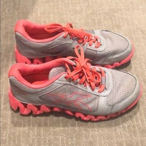 VGUC Womens Reebok ZigZag Tennis Shoe
